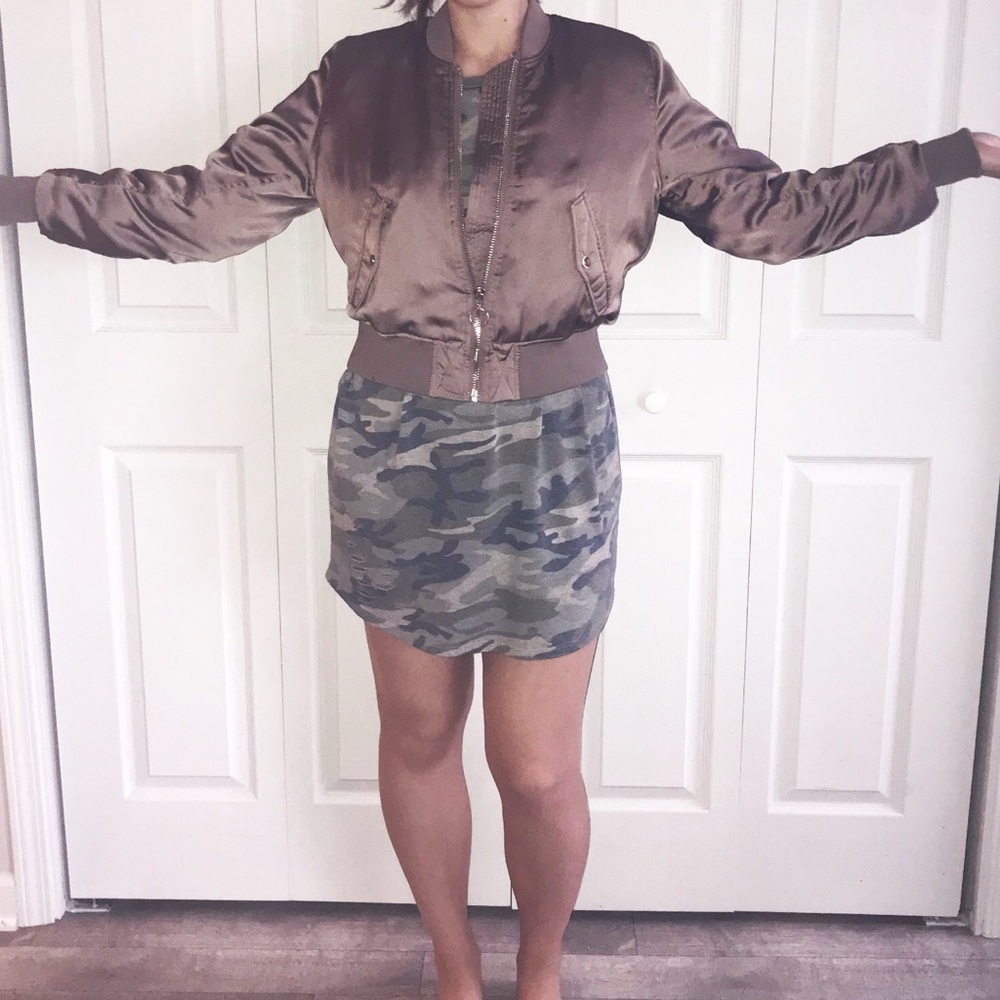 Gold Jacket - Picture 3 of 3